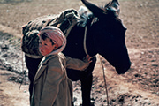 アフガニスタン　バーミヤン・ロードにて　男の子　1977年